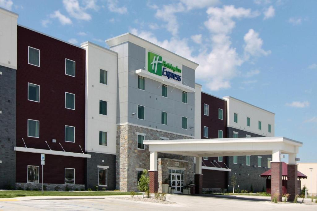 Holiday Inn Express Fargo SW I94 Medical Center an IHG Hotel Main image 1